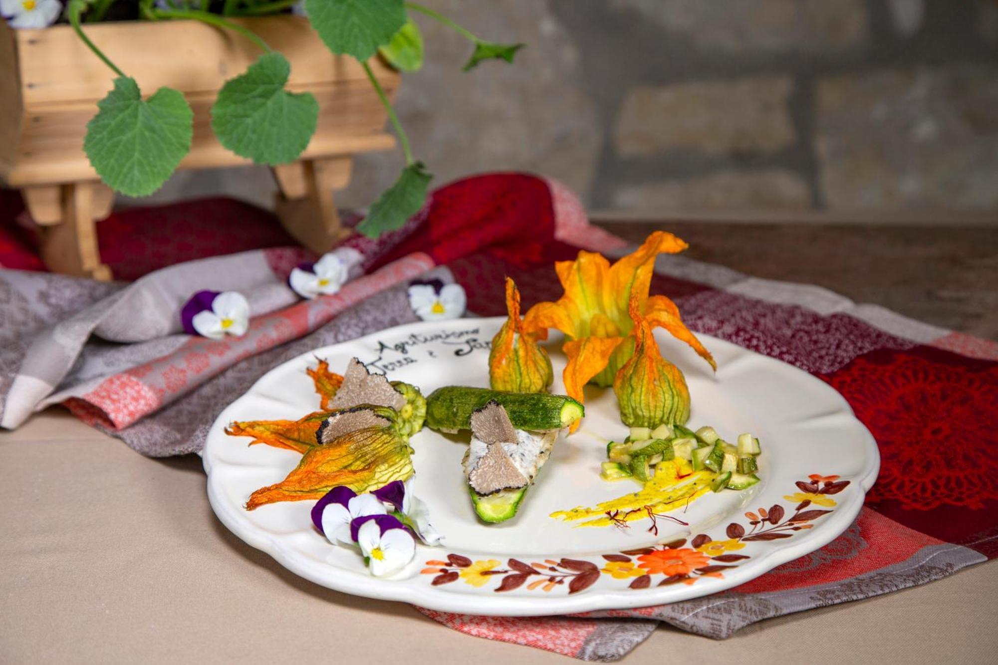 Agriturismo Terra E Sapori Campodipietra Luaran gambar