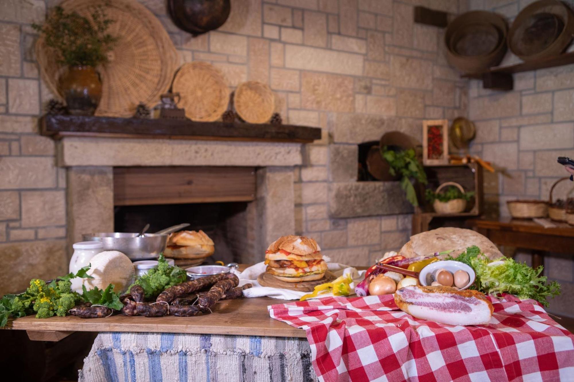 Agriturismo Terra E Sapori Campodipietra Luaran gambar