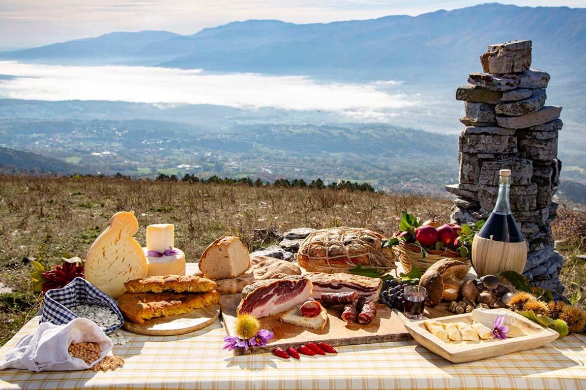 Agriturismo Terra E Sapori Campodipietra Luaran gambar